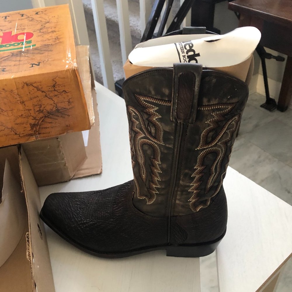 brand spanking new beautiful cowboy boots - never worn